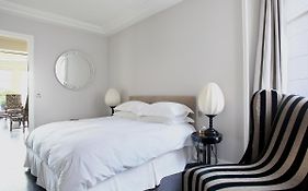 Outstanding 2 bedrooms with a terrific Eiffel Tower view